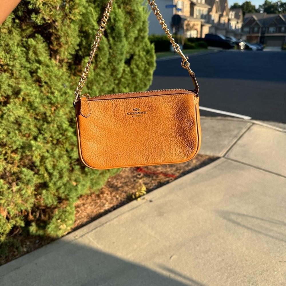 Coach Nolita 19